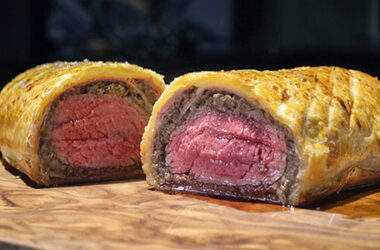 Het klassieke recept Beef Wellington met rundvlees bereid door sterrenchef Dennis van den Beld.