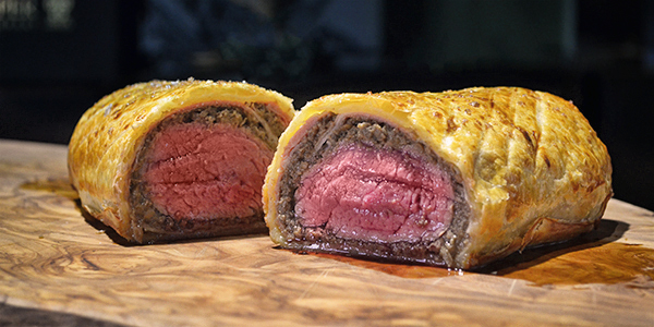 Het klassieke recept Beef Wellington met rundvlees bereid door sterrenchef Dennis van den Beld.