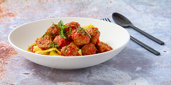 Vegan balletjes met tagliatelle en tomatensaus