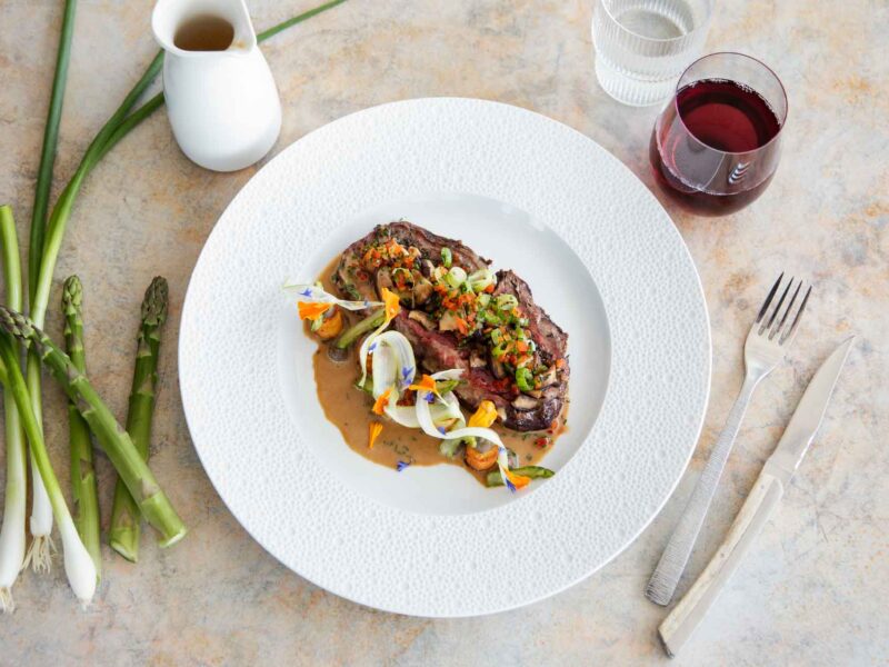 Geroosterde Ierse ribeye met paddestoelen