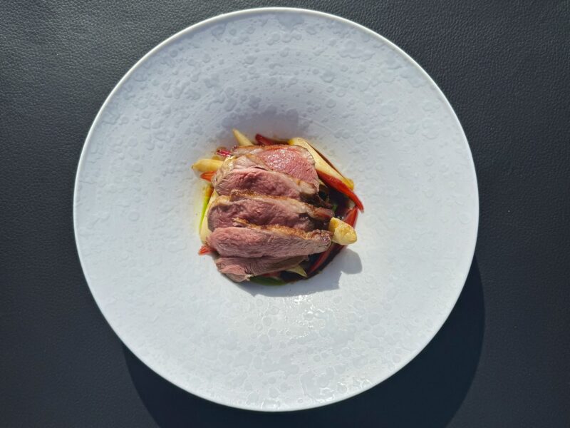Lamsrump snijbiet, lamsjus en preiolie